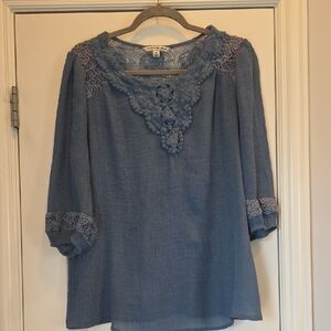 GUC 1X Zac & Rachel Blue Applique And Lace Accent Top
